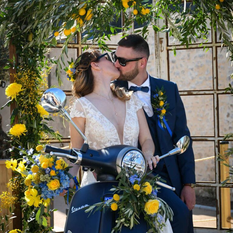 Shooting d’inspiration mariage Dolce Vita avec Vespa vintage