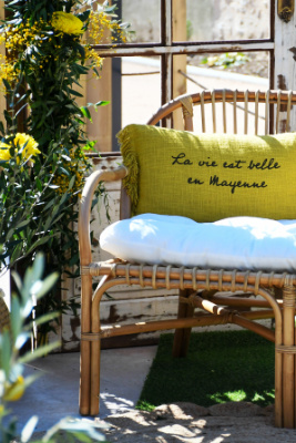 Coussin avec inscription " La vie est belle en Mayenne"