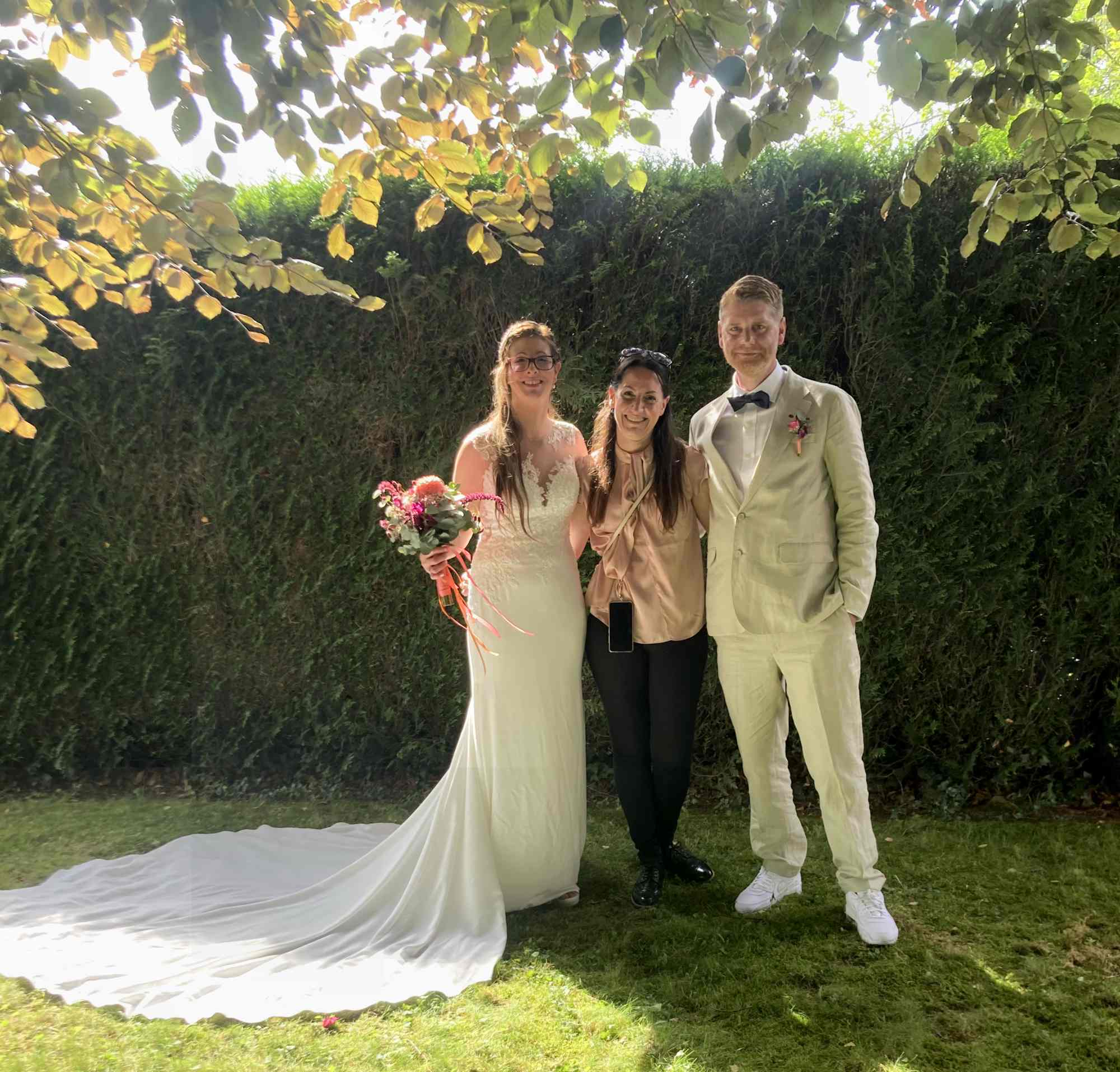 Photo des mariés - Nadège et Matthieu. Karen, organisatrice de mariage Normandie au milieu
